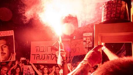السلطات الإسرائيلية تتحرك بعد تهديد شرطي باغتصاب والدة متظاهر خلال احتجاجات في تل أبيب (صورة)