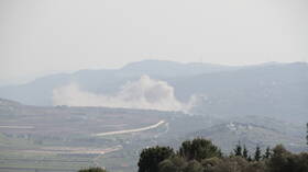 بالفيديو: حريق كبير إثر سقوط صواريخ في الجولان المحتل ومقتل مدنيين جنوب لبنان