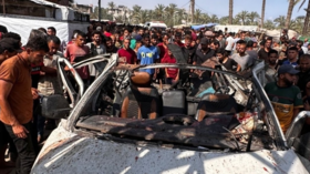 قتلى وجرحى إثر استهداف مسيرة إسرائيلية لمركبة شرطة في دير البلح وسط غزة (صور)