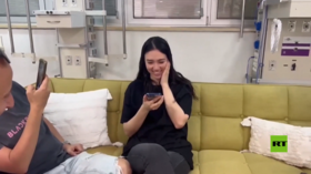 مشاهد أولى للأسيرة الإسرائيلية المفرج عنها