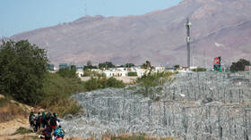 وزير الداخلية الأمريكي يبرر القيود الجديدة على طالبي اللجوء