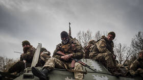 كندا ترسل أول دفعة ناقلات جنود مدرعة إلى أوكرانيا (فيديو)