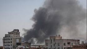 المسيرة: 5 جرحى في غارتين أمريكية بريطانية على مبنى الإذاعة بمحافظة ريما اليمنية