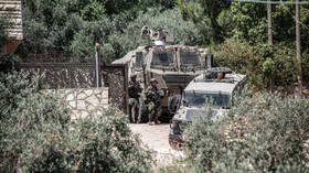 القوات الإسرائيلية تشتبك مع عشرات الفلسطينيين في جنين وتدمر بنى تحتية (فيديو)