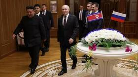 بوتين وكيم جونغ أون يزوران الثالوث المحيي