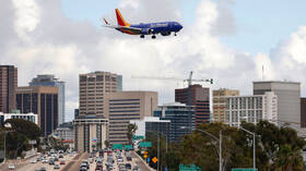 إدارة الطيران الفدرالية الأمريكية تفتح تحقيقا حول الهبوط الخطير لطائرة 