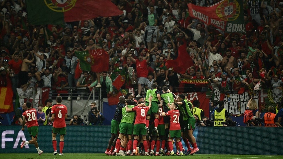 حارس مرمى البرتغال يحفظ 