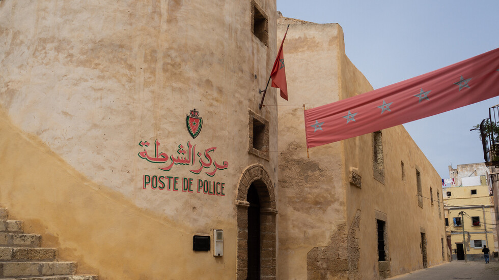 كان يستهدف النساء.. الأمن المغربي يوقف "وحش الغابة" في فاس‎ (فيديو)