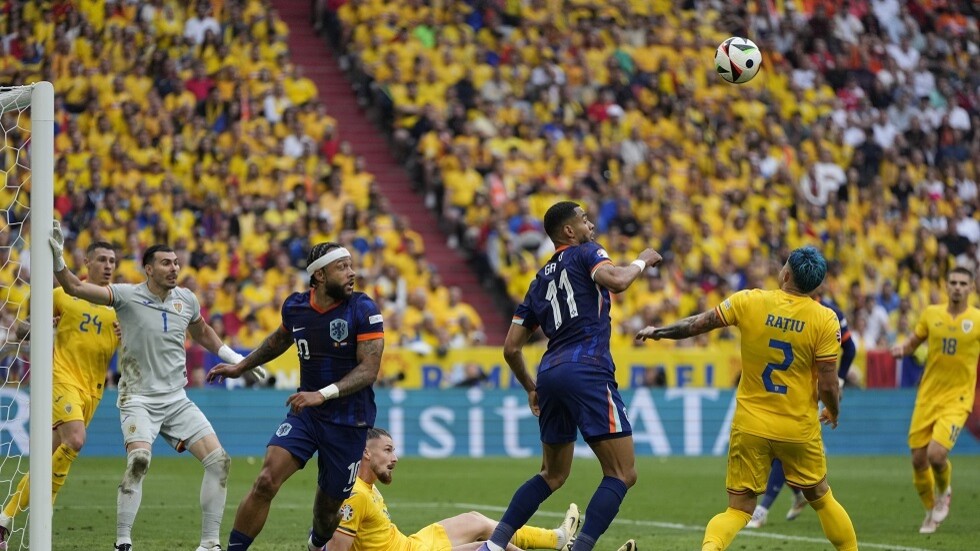 هولندا تكتسح رومانيا وتبلغ ربع نهائي 