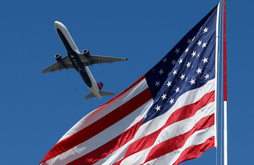 بعد تقديم "طعام ملوث".. رحلة جوية أمريكية تقوم بهبوط اضطراري