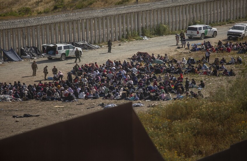 مستشار سابق للبنتاغون يحذر من حرب داخلية أمريكية ونشاط "حزب الله" و"داعش" في المكسيك