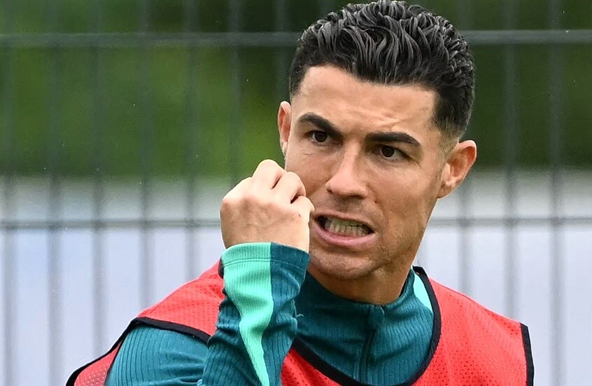 قناة بريطانية تدفع ثمن سخريتها من رونالدو!