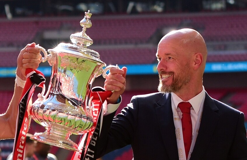 مفاجأة.. مانشستر يونايتد يحسم مصير مدربه بقرار غير متوقع