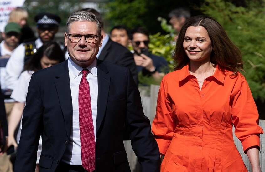 بالفرنسية والإنجليزية.. ماكرون يهنئ ستارمر بفوز "حزب العمال" في انتخابات بريطانيا