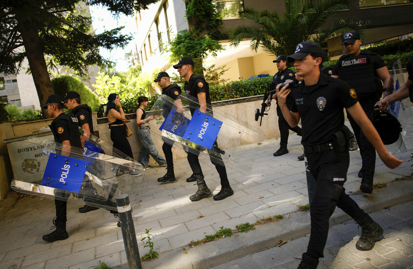 تركيا: اعتقال 13 شخصا على خلفية العنف ضد السوريين في قيصري