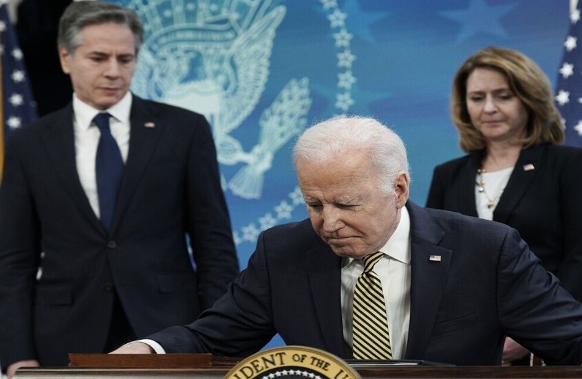 "إن بي سي": تزايد الخلافات والتوتر بين عائلة بايدن ومساعديه