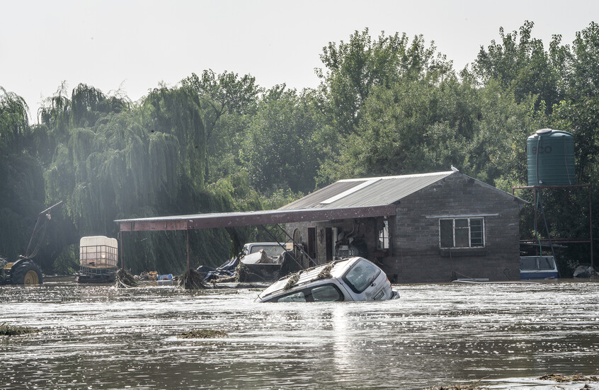 جنوب إفريقيا.. عواصف تدمر قرابة 1000 منزل وتجبر آلاف الأشخاص على النزوح (فيديو)