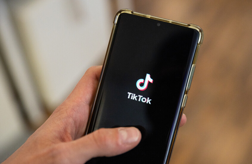 فنان مصري شهير ينضم إلى "تيك توك" ويكشف السبب (فيديو)