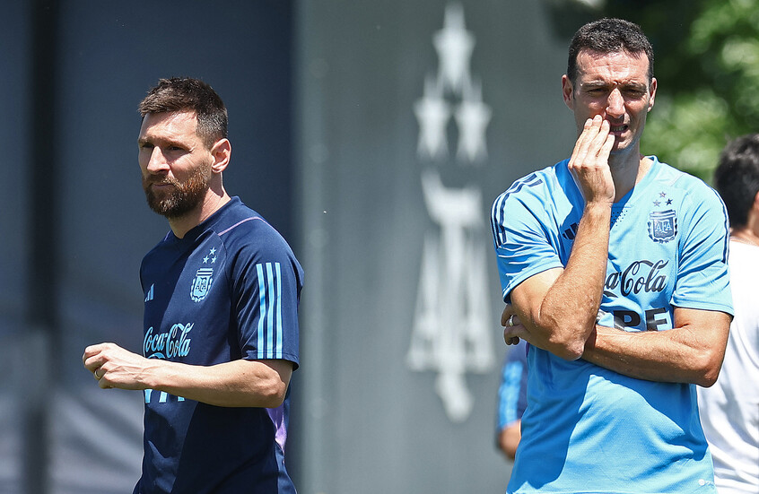 سكالوني يطرح فكرة مفاجئة لحسم تحدي ميسي ومبابي