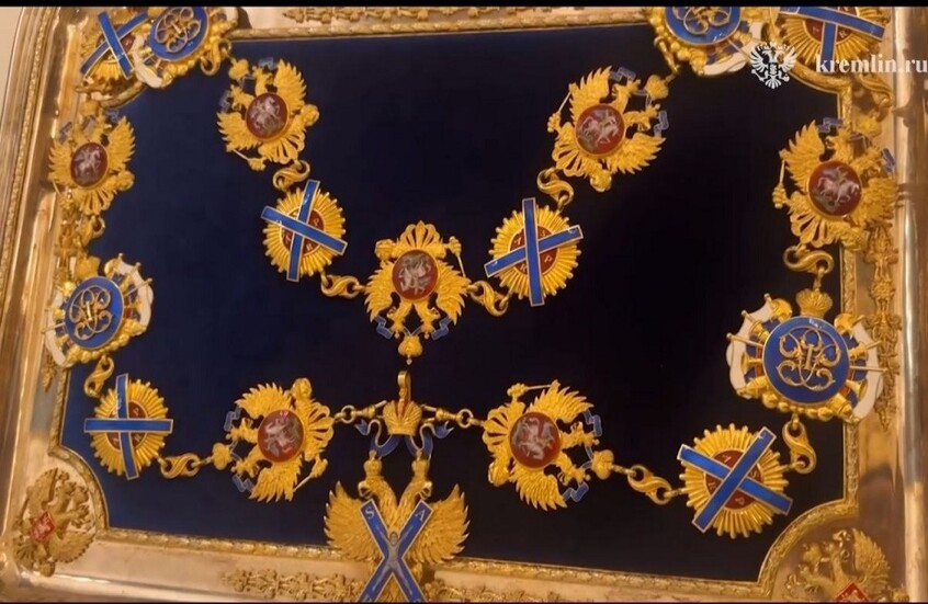 شاهد وسام القديس أندراوس الذي سيقلده بوتين لضيفه الهندي مودي