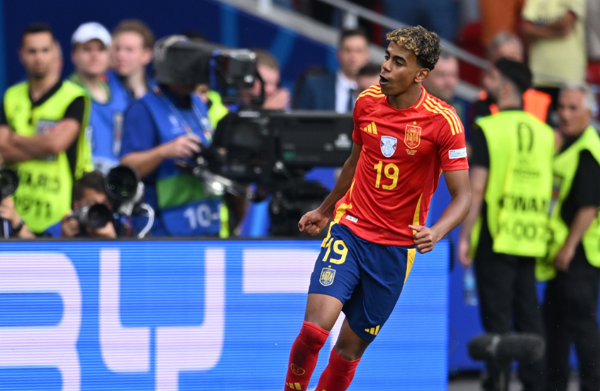 "كش ملك".. لامين جمال يدخل في مناوشات مع نجم منتخب فرنسا قبيل لقائهما في نصف نهائي يورو 2024 (صورة)