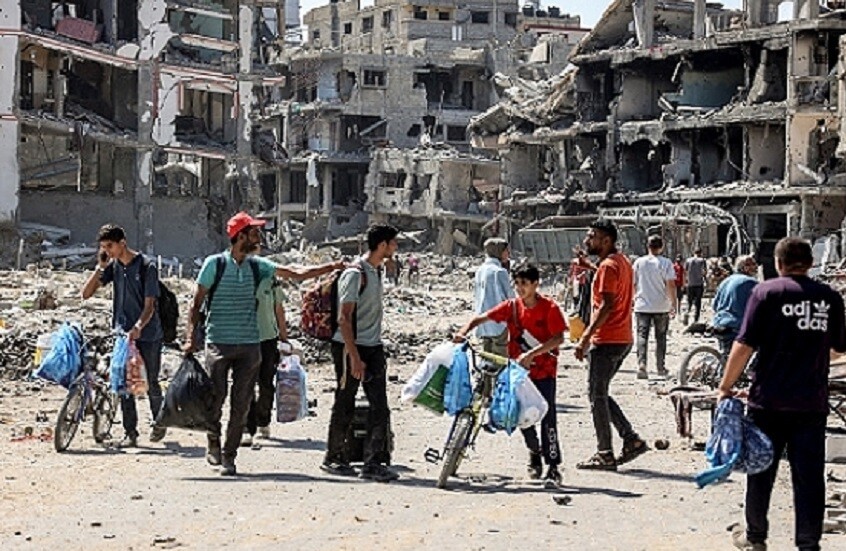 عشرات القتلى والجرحى بقصف إسرائيلي استهدف مركز إيواء في خان يونس (فيديو)