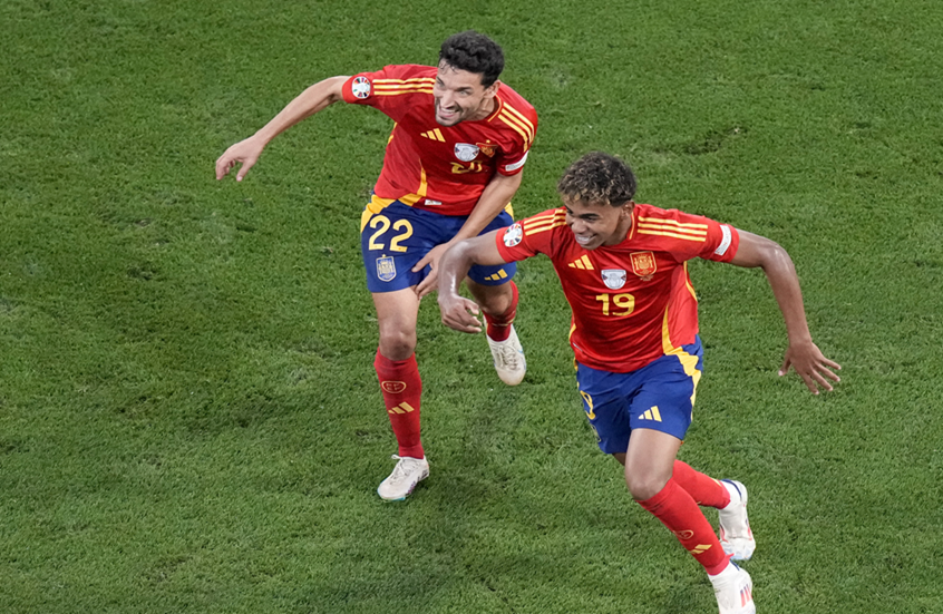 لامين جمال يدخل تاريخ كأس أوروبا بهدف عالمي في شباك فرنسا (فيديو)