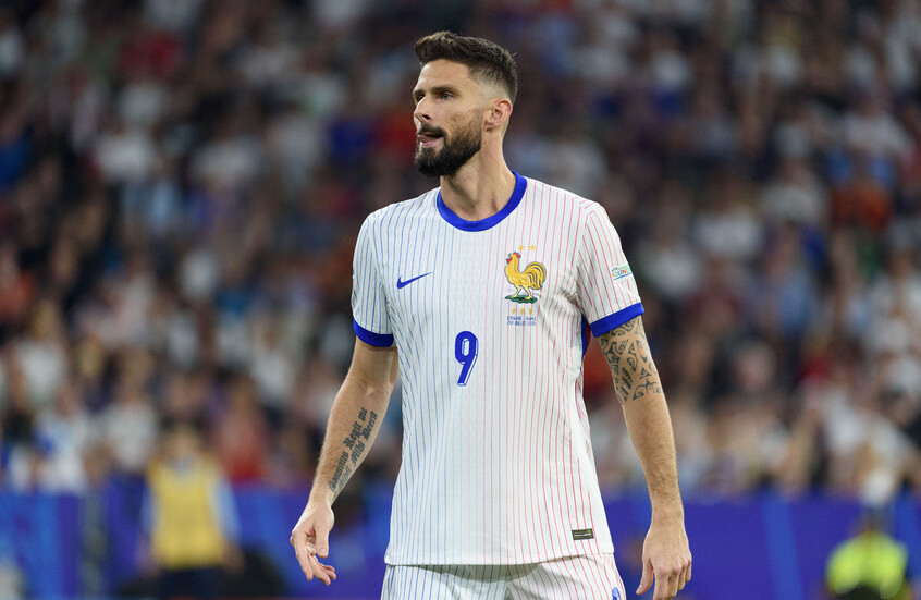 جيرو "الهداف التاريخي" ينزع قميص فرنسا إلى الأبد