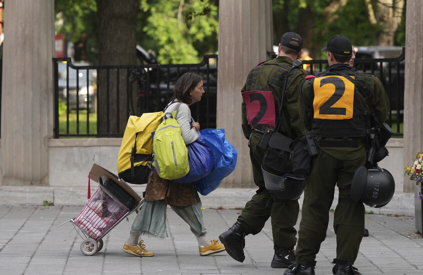 تفكيك مخيم مؤيد للفلسطينيين في جامعة وسط مدينة مونتريال الكندية (صور)