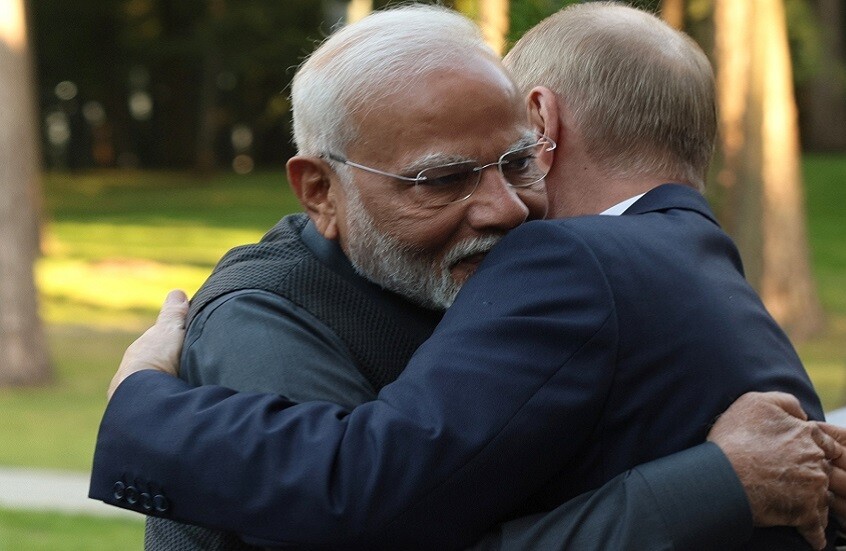 "بلومبرغ": عناق بوتين ومودي أحزن المسؤولين الأمريكيين