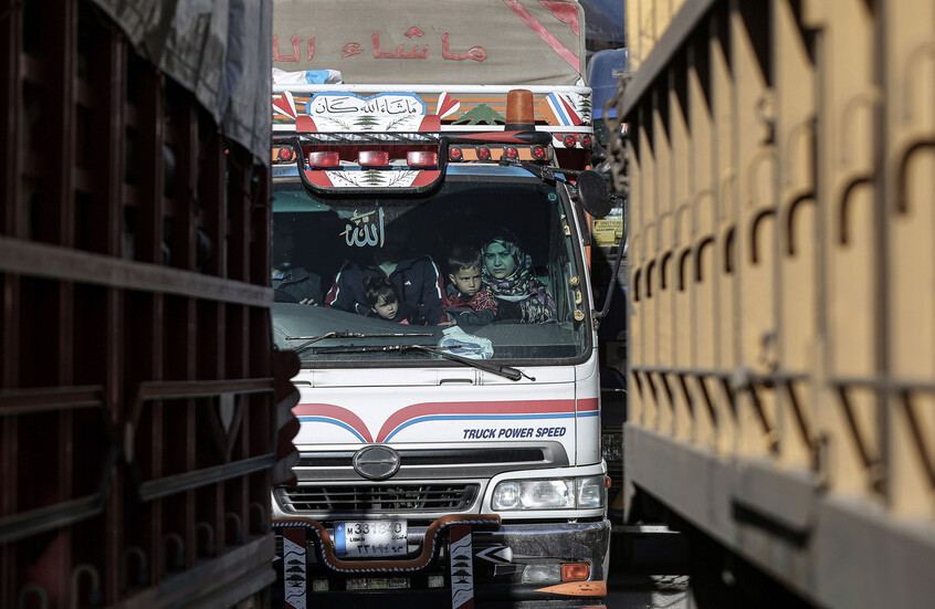 وصول دفعة جديدة من المهجرين السوريين العائدين من لبنان إلى وطنهم (صور)