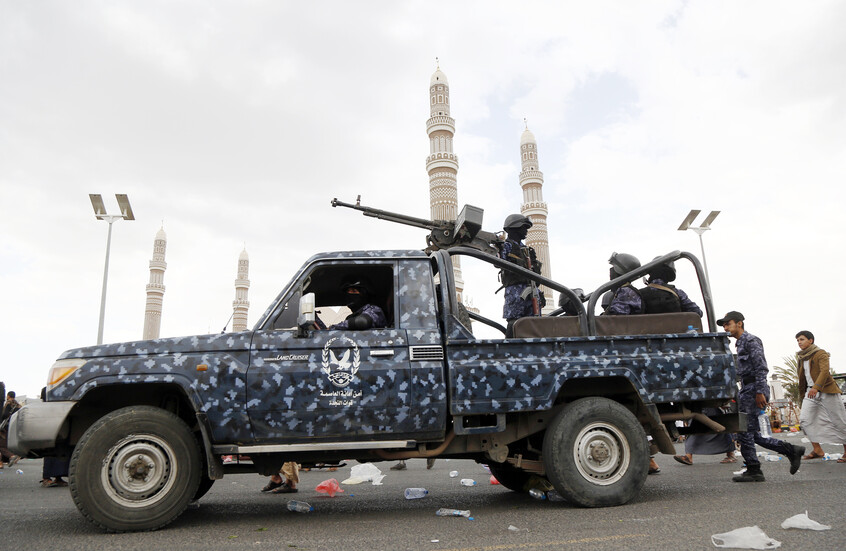 الحوثيون: نفذنا 3 عمليات عسكرية استهدفت سفنا أمريكية وإسرائيلية ومساندة لإسرائيل ببحرالعرب وخليج عدن