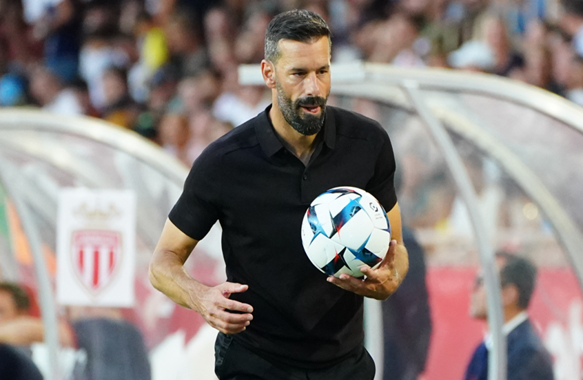 فان نيستلروي ينضم إلى الطاقم التدريبي لمانشستر يونايتد