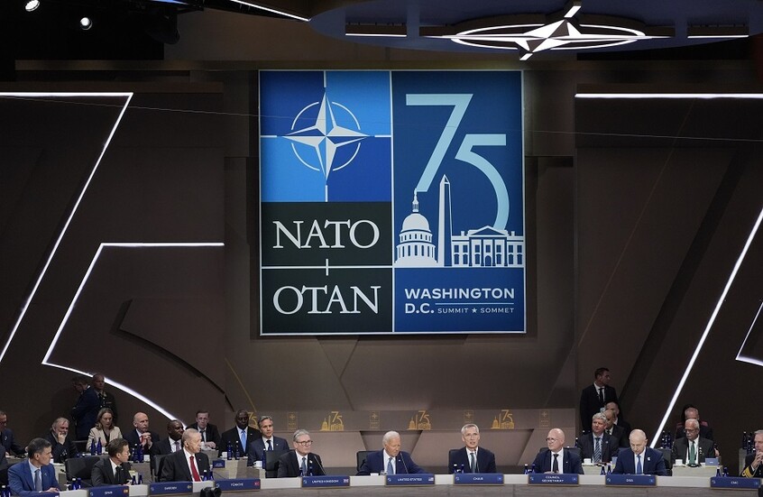 أكثر من 20 دولة في قمة "الناتو" توقع على وثيقة لتسريع تقديم المساعدة للقوات الأوكرانية