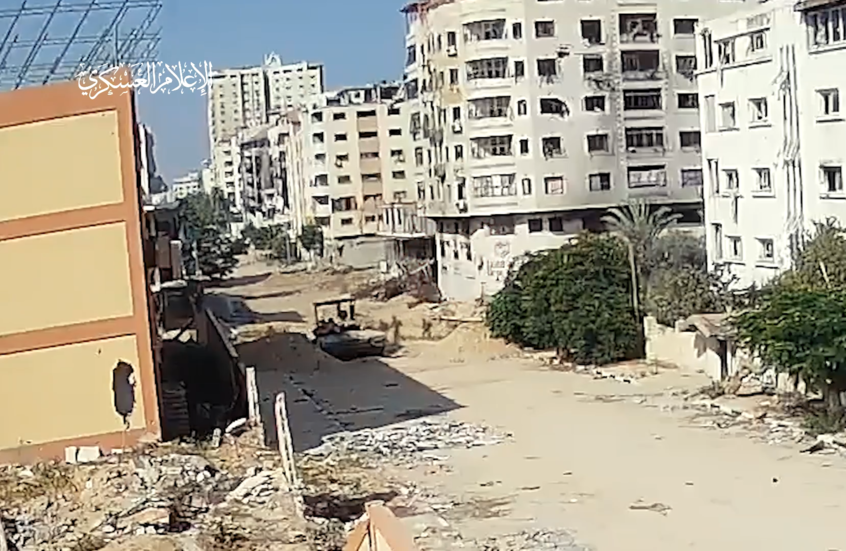 بالرعدية والتلفزيونية.. "القسام" تبث لقطات لكمين ضد جنود وآليات إسرائيلية في حي تل الهوى (فيديو)