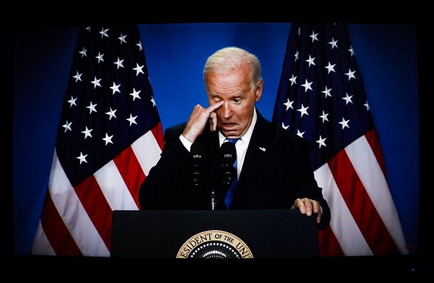 "أكسيوس": الديمقراطيون يحيكون مؤامرة ضد بايدن لإجباره على الخروج من سباق الرئاسة الأمريكية