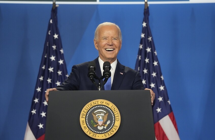 بمزحة سمجة عن سن الـ41.. بايدن يستجدي الأمريكيين إعطاءه "فرصة نهائية"