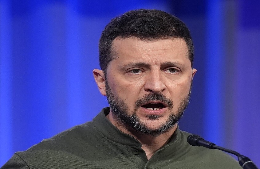 زيلينسكي يعلق على زلة بايدن ودعوة بوتين للحديث بدلا عنه في قمة "الناتو"