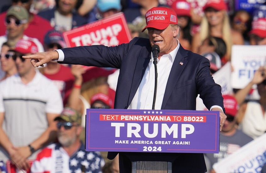 بلدة صغيرة في ولاية بنسلفانيا تشهد طفرة في مبيعات السلع التي تحمل رموز ترامب بعد محاولة اغتياله