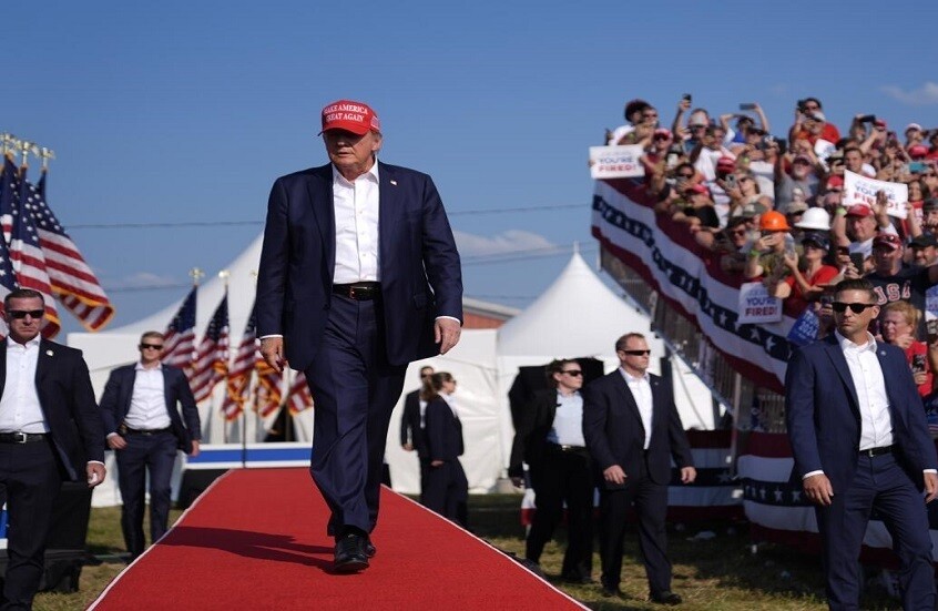 العاهل الأردني يدين محاولة اغتيال ترامب