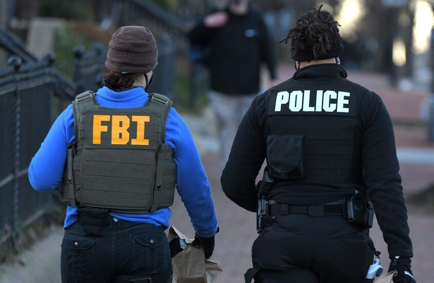 FBI يحقق في إطلاق النار على أنصار ترامب بتهم الإرهاب ومحاولة اغتيال