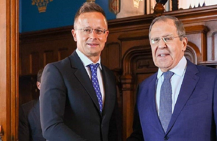 لافروف وسيارتو يبحثان سبل الحل السياسي والدبلوماسي للأزمة الأوكرانية