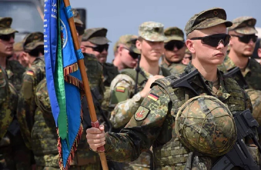 "نيوزويك" تكشف خطة ألمانية لإرسال مئات آلاف من جنودها وعناصر "الناتو" إلى حدود روسيا