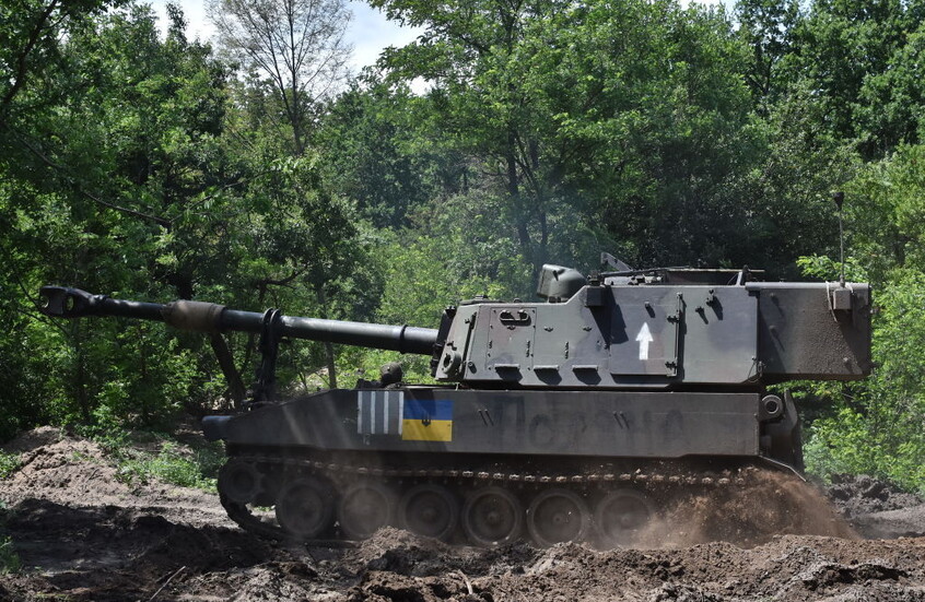 الدفاع الروسية تنشر فيديو جديدا لبراعة مسيرات "لانسيت" في اصطياد أسلحة "الناتو" (فيديو)