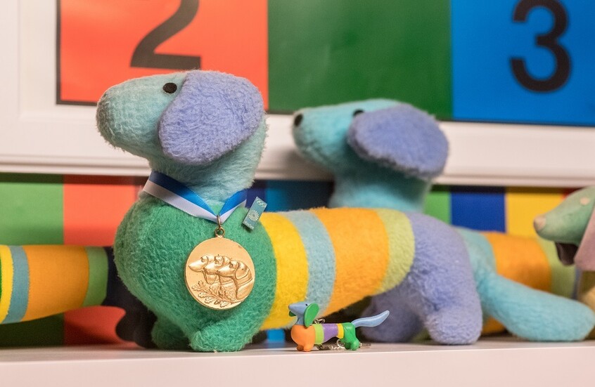 شركة "أديداس" تعتذر عن حملة إعلانية تتصدرها الفلسطينية بيلا حديد بسبب ضغوط يهودية وإسرائيلية (صور)