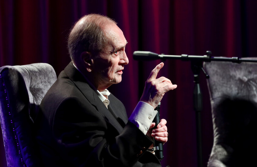 وفاة نجم كوميدي أمريكي بعد سلسلة من الأمراض القصيرة