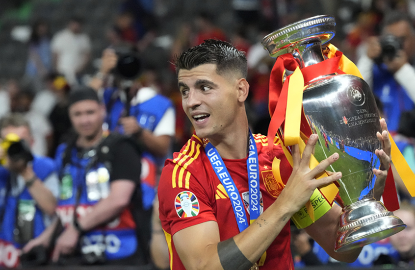 رسميا.. ميلان يضم المهاجم الإسباني موراتا