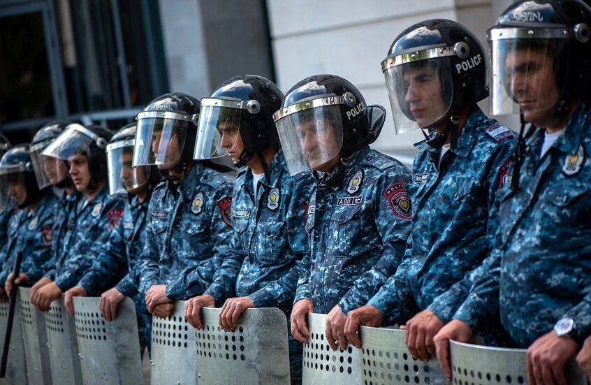 عراقي يطلق النار في مبنى للشرطة بأرمينيا