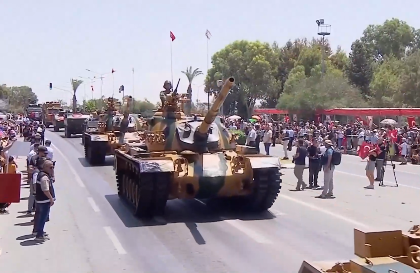 بحضور أردوغان.. عرض عسكري في 