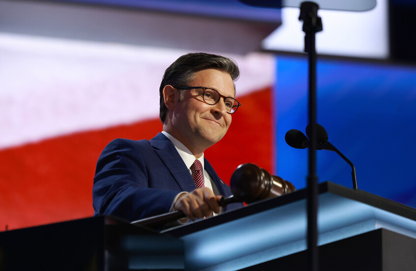 رئيس مجلس النواب الأمريكي: على بايدن أن يستقيل من منصبه على الفور